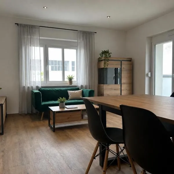 2 Schlafzimmer - Wohnzimmer mit offener Küche und Balkon - 4 Betten, hotel sa Bayreuth