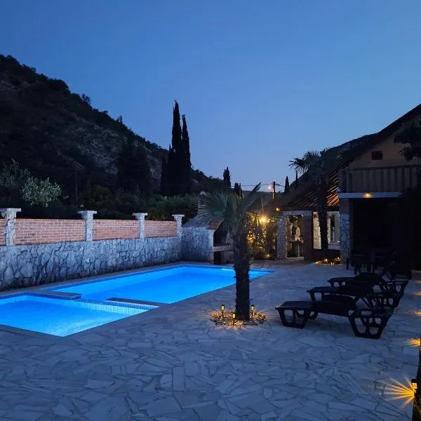Villa Amore, hotel en Buna