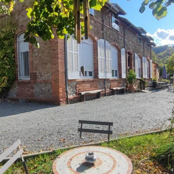 La chambre familiale de la bastide du puech, hotel Cransac városában