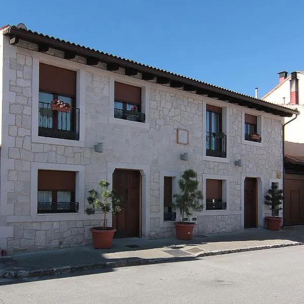 Apartamentos Turísticos los Abuelos, hótel í Cuéllar