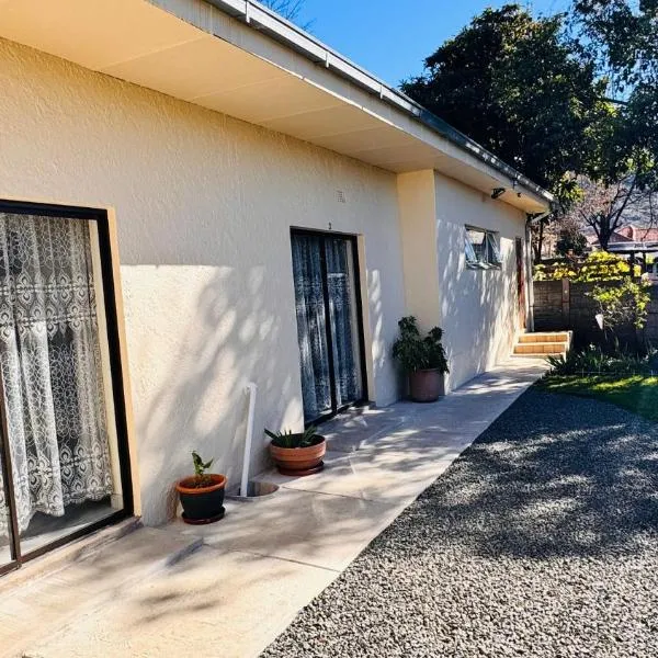 Jwalaboholo Mountain View Guest House, hotel di Ficksburg