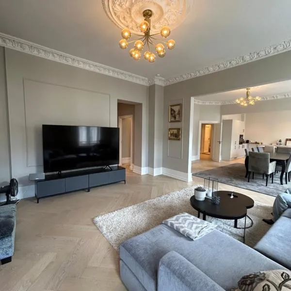 Exclusive Frogner apartment 125 m2 with balcony, hotel em Oslo