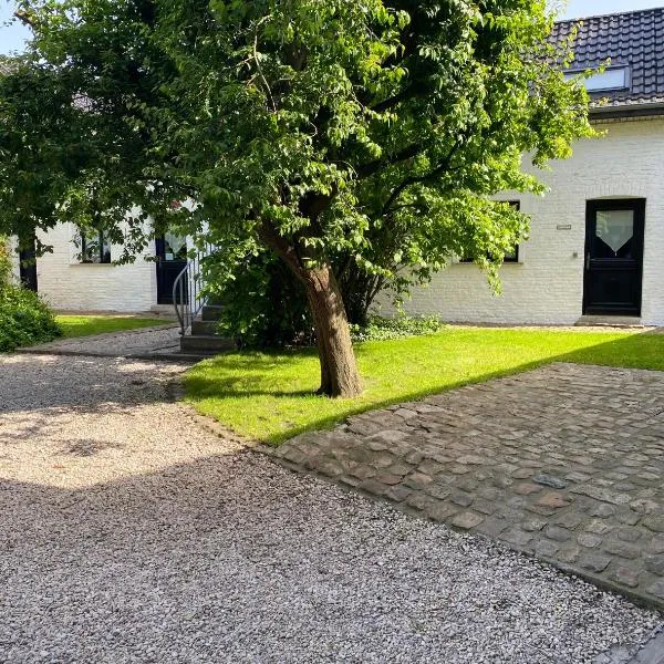 La cour des hôtes, hotel em Fenain