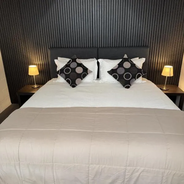 Summit Ridge Alpine Lodge, Hotel in Falls Creek