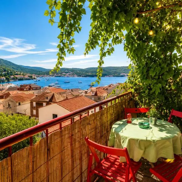 Stunning view-Maleni, hotel em Vis