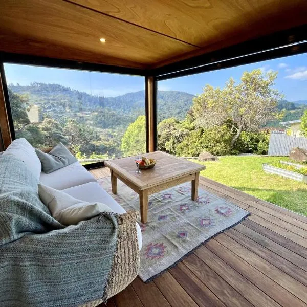 Sunny Tiny Home in Whitianga, hotel a Whitianga