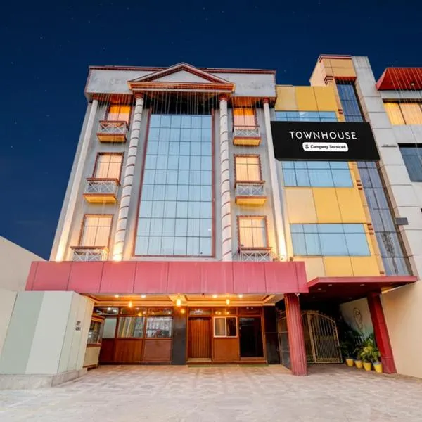 Rāmgundam에 위치한 호텔 Townhouse Godavarikhani Bus Terminal Formerly Sai Leela Residency