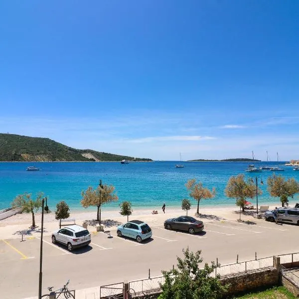D&J Apartments, hotel sa Primošten