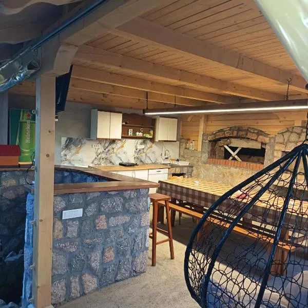 Stefke 2, hotel u gradu Lučani