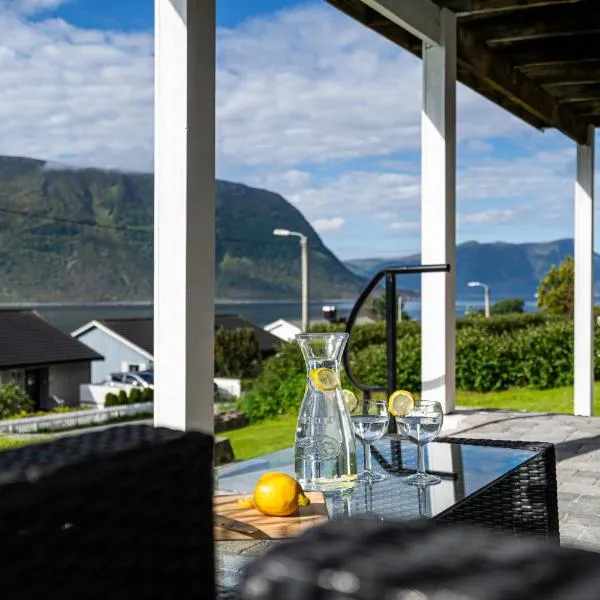 Mountain View Apartment, Free Parking, Hiking Nearby – hotel w Ålesund