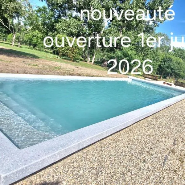 Gîtes le clos du verger avec piscine chauffée, Hotel in Maurens