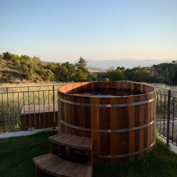 Calma Hermon Guest Rooms, hotelli kohteessa Neve Ativ