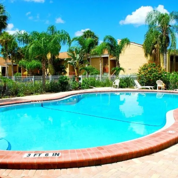2BR/1BA Sienna Park Apartment, hotell sihtkohas Sarasota