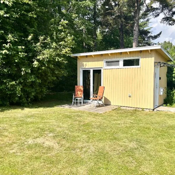 Cozy cottage close to nature and city, hotel in Stockholm