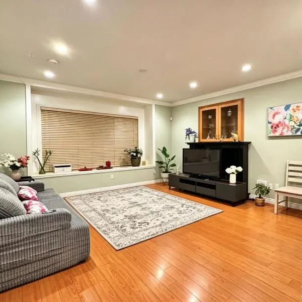 3BR Spacious Living Space 1 Parking Private Entry, hótel í Richmond