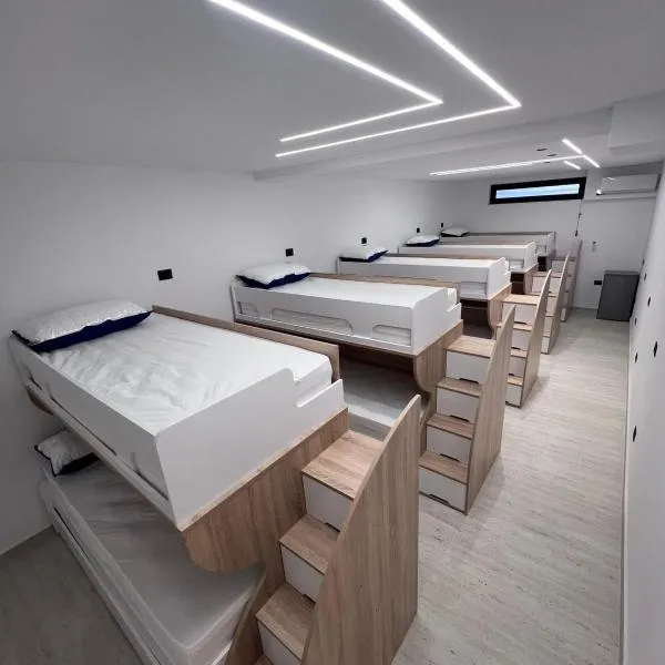 Ferra Hostel, מלון בדורס