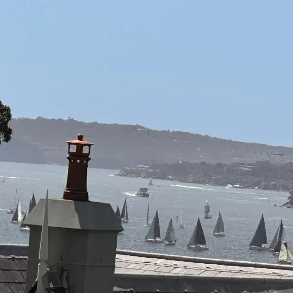 Darling Point with Harbour Views, готель у Сіднеї