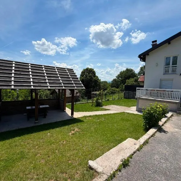 Family Private House w Garden & Gazebo 10 Guests, hotel din Sarajevo