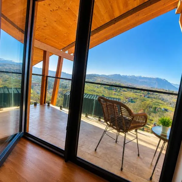 Royal Hill Bran-A-Frame and Bungalows whit Hot Tub and Sauna, hotel in Sohodol