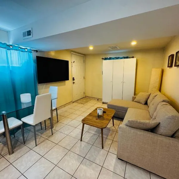 Queens NYC Private One Bedroom Bathroom Kitchen โรงแรมในUtopia