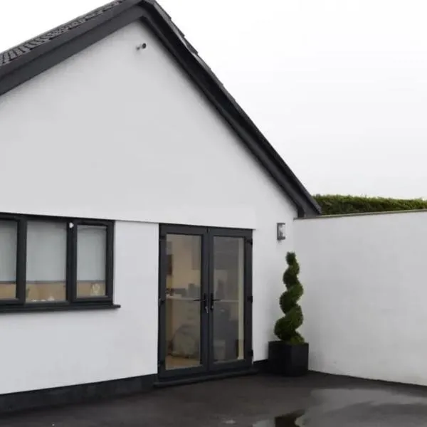 Modern Guest House with Free Parking & Fast Wi-Fi, hotel in Flax Bourton