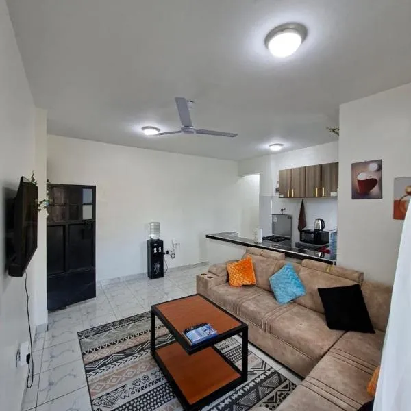 cozy 1bedroom mombasa bamburi near the beach with hot shower, Netflix, Secured parking, viešbutis mieste Mombasa