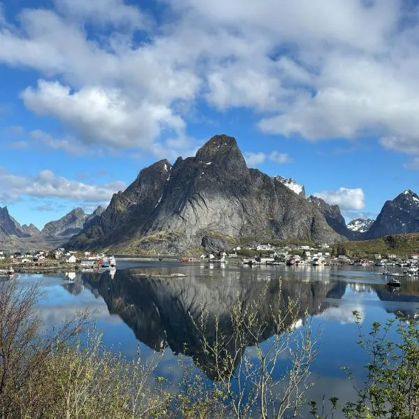 Lofoten Bed & Breakfast Reine - Rooms & Apartments, hotel in Reine