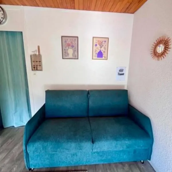 Studio cosy avec balcon et vue sur la montagne à Chamrousse - 19 m²、シャンルッスのホテル