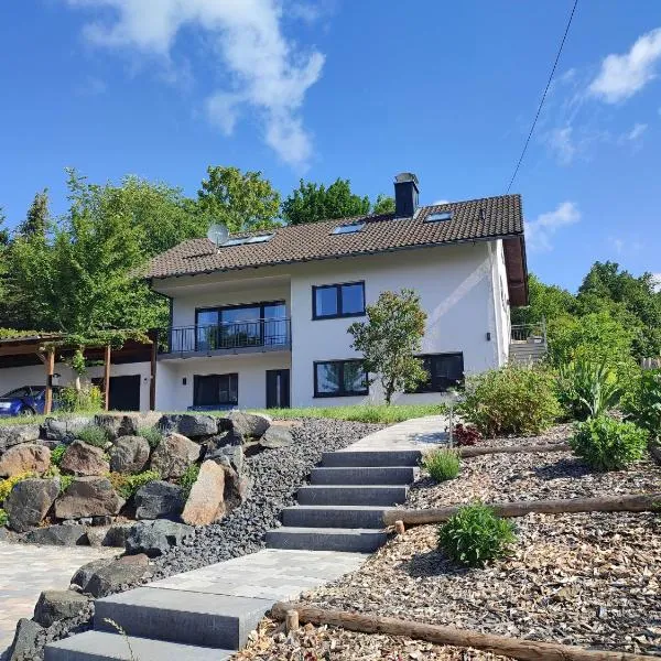 Ferienhaus Franzi mit Grill, Garten und Terrasse: Grebenhain şehrinde bir otel