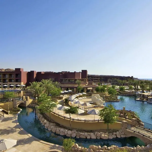 Mövenpick Resort & Spa Tala Bay Aqaba, хотел в Акаба