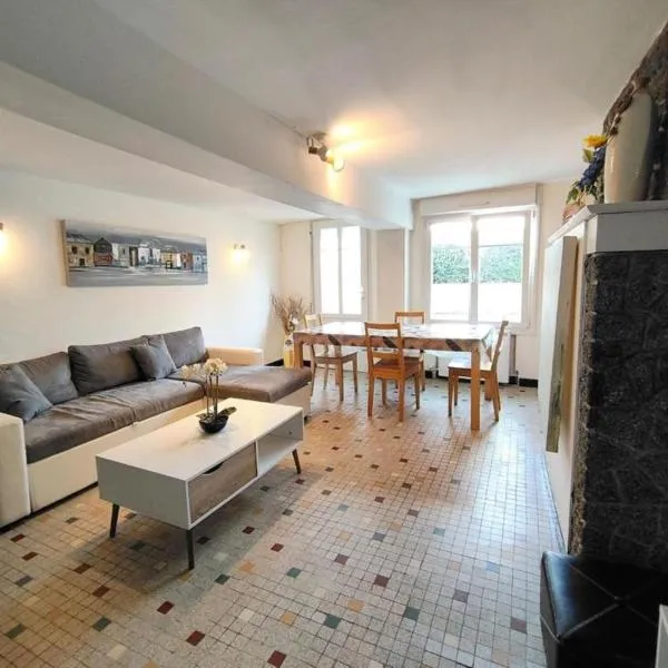 Grande maison calme pour familles & groupes, Hotel in Château-Gontier