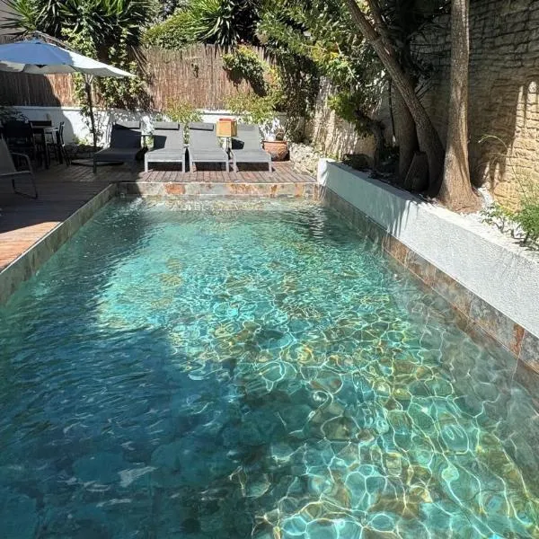 Villa typique et très spacieuse, avec piscine privé en front de mer, מלון במרסיי