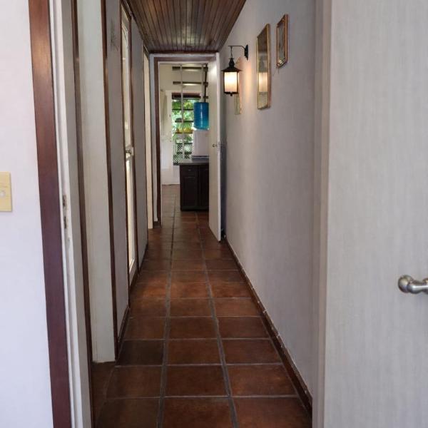 Apartamento a 8 minutos da PRAIA DO FORTE com garagem para 1 carro grátis e Wi-Fi
