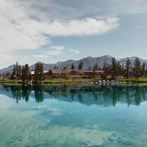 Fairmont Jasper Park Lodge, готель у місті Джаспер