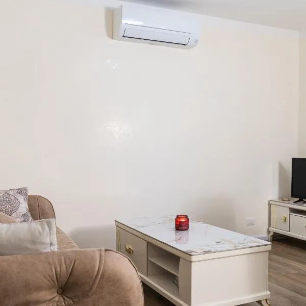 Quiet City Stay with Private Garage and 5 Min to Center, hotel v destinaci Shkodër