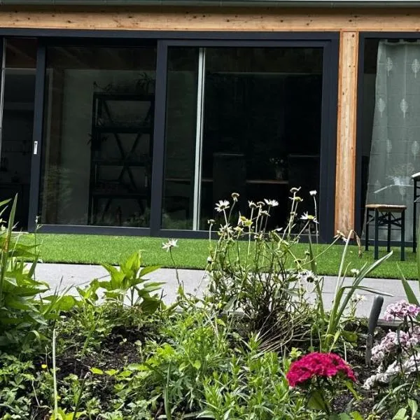 große und luxuriöse Ferienwohnung für max 8 Gäste, хотел в Wachtberg