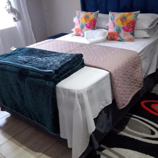 Tourist Guest House Accommodation, hotell i Mahikeng