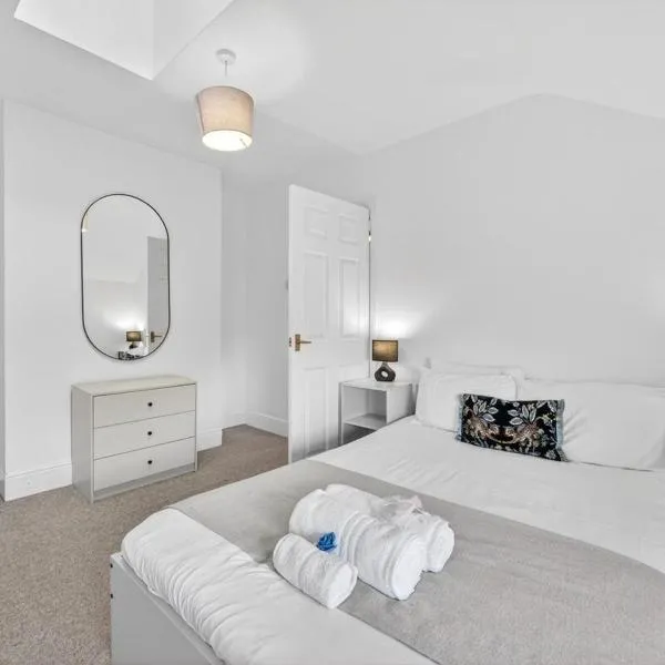 카디프에 위치한 호텔 2BR Ensuite Stay with Parking - Cozy & Central