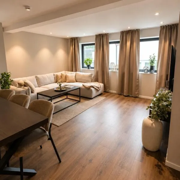 Central Stylish Apartment in Svolvaer, Lofoten, hotell i Svolvær