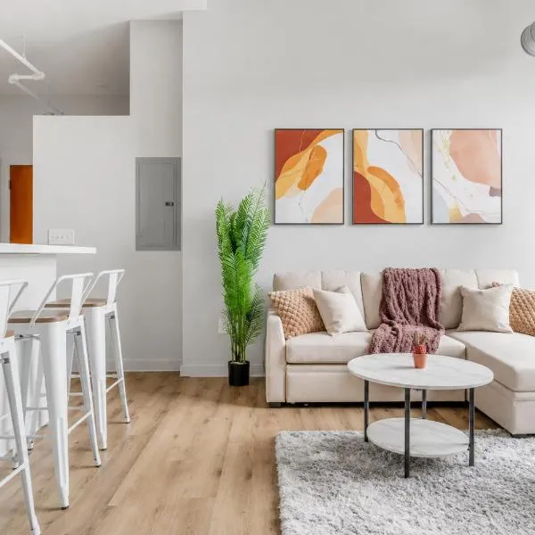 Spacious 2 Bedroom 2 Bath Suite with Queen Beds Free Parking 2 TVs, hotel en Cleveland