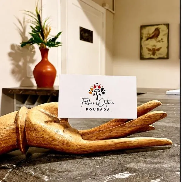 Pousada Folhas de Outono, hotel u gradu Kanela