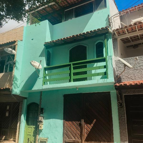 Casa com garagem no coração de Arraial!
