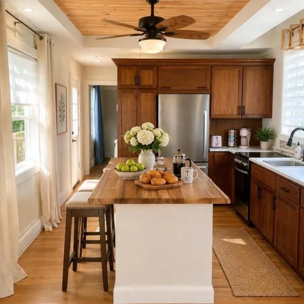 Honey & Hook Tiny Home with Breakfast, hotel en St. Catharines
