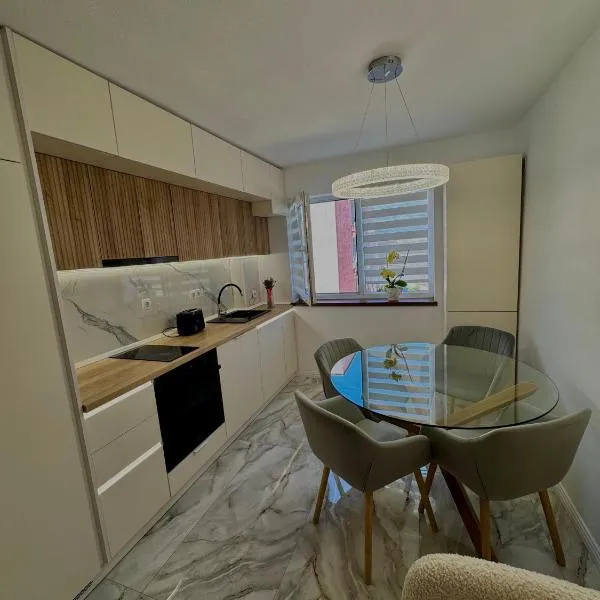 Apartament Deluxe, מלון באורשטיה
