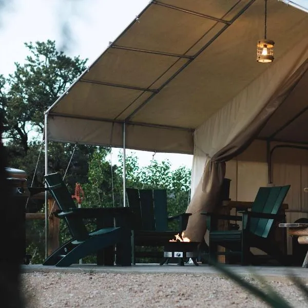 Glamping Tent #4 with Heat AC and Private Bath, מלון באורדרוויל