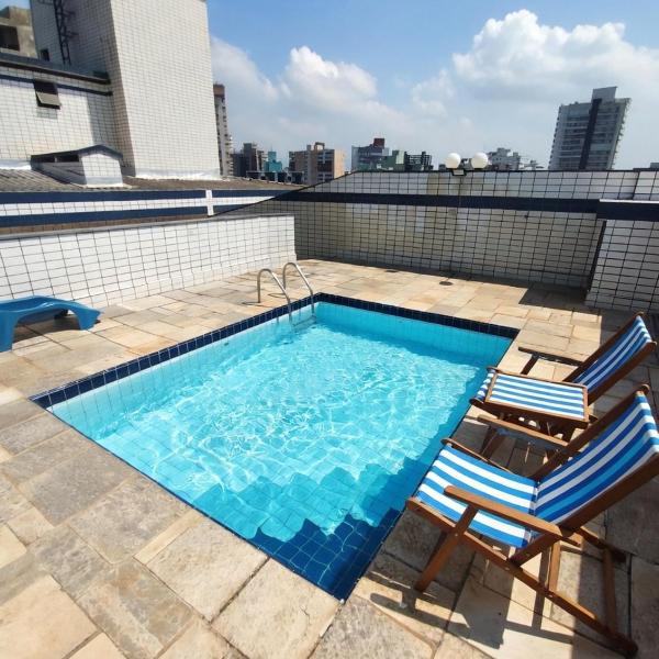 Cobertura para 12 pessoas com piscina privativa a 100m mar