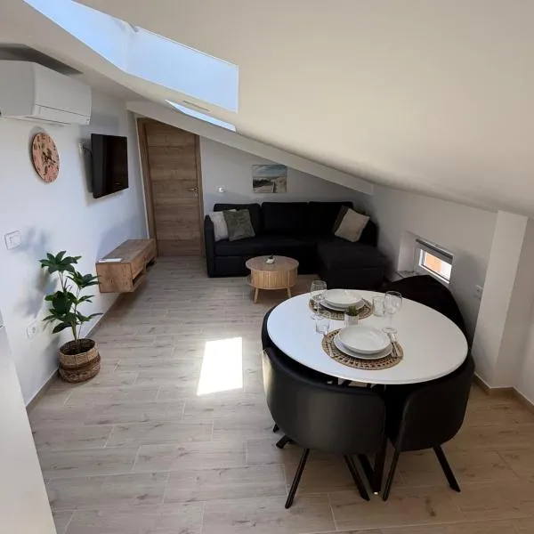 Attic Izola 2, hotel v destinaci Izola