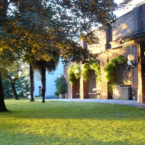 Dimora Storica La Corte Delle 4 Stagioni, hotel v destinaci Ozzano Monferrato