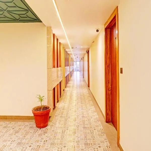Super Townhouse Patel Nagar Near Saharanpur Chowk Dehradun Formerly Calista Square, hotel i Dehradun