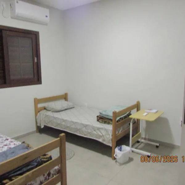 Quarto Twin para HOMENS, camas separadas e EXCLUSIVAS, Lavanderia rápida 70min Ideal para temporadas longas 10min de Nova Veneza e Criciúma – hotel w mieście Siderópolis